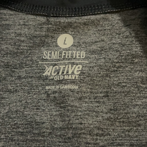 Women’s Old Navy Active quarter zip - Picture 3 of 4
